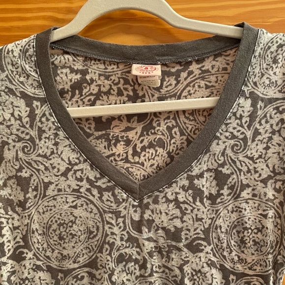 Incredibly thin, almost sheer pale and dark gray top. - Picture 7 of 7